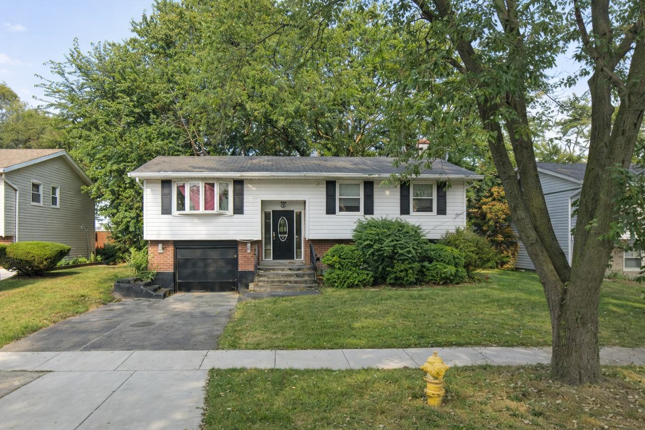 17101 Locust Dr., Hazel Crest, IL 60429