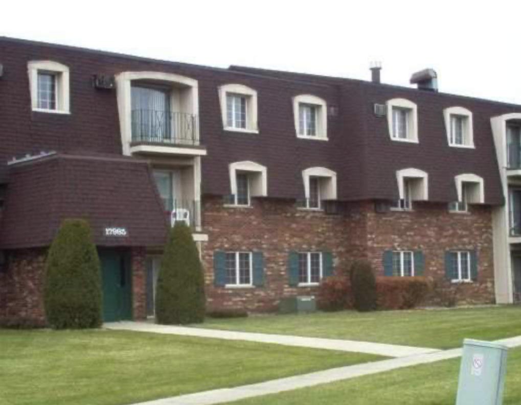 17985 Huntleigh Ct. #104, Country Club Hills, IL 60478