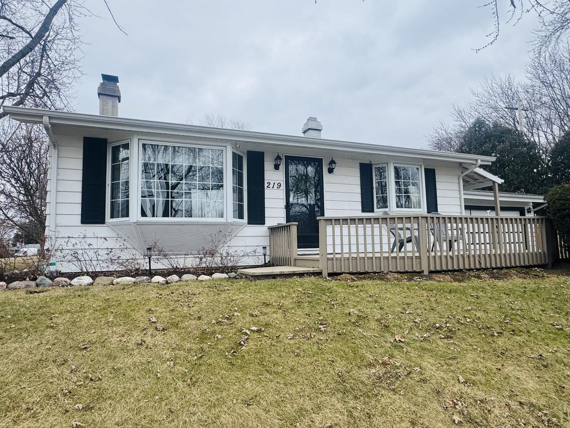 219 Carol Ln., Grayslake, IL 60030