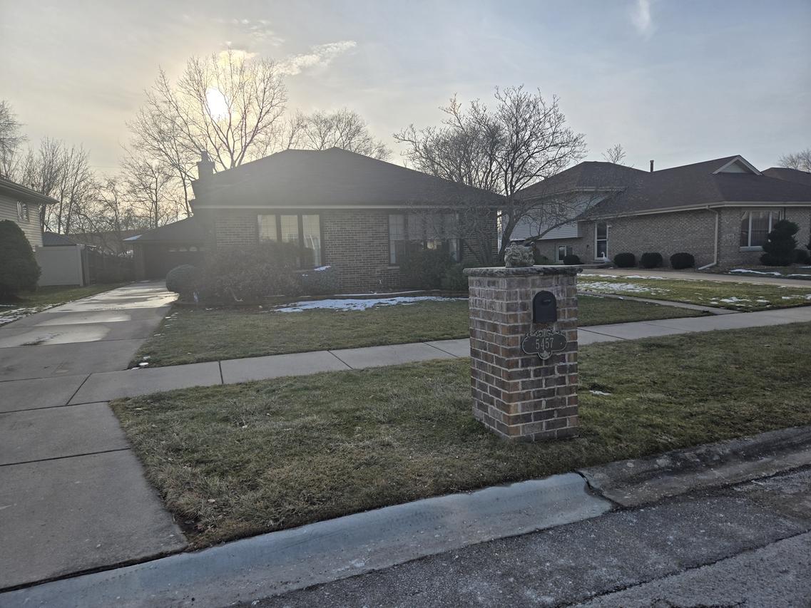 5457 W 108th Pl., Oak Lawn, IL 60453