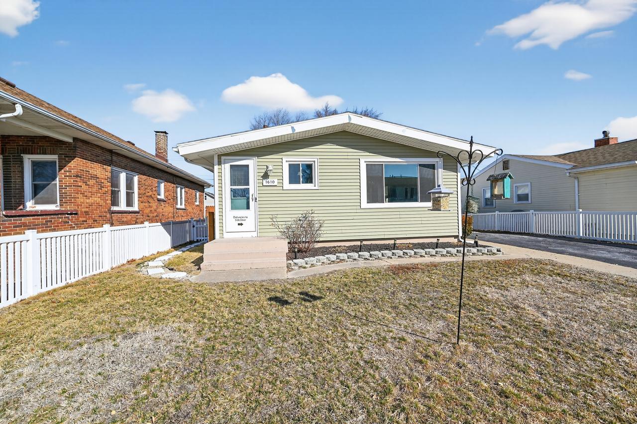 1610 Huron St., Ottawa, IL 61350