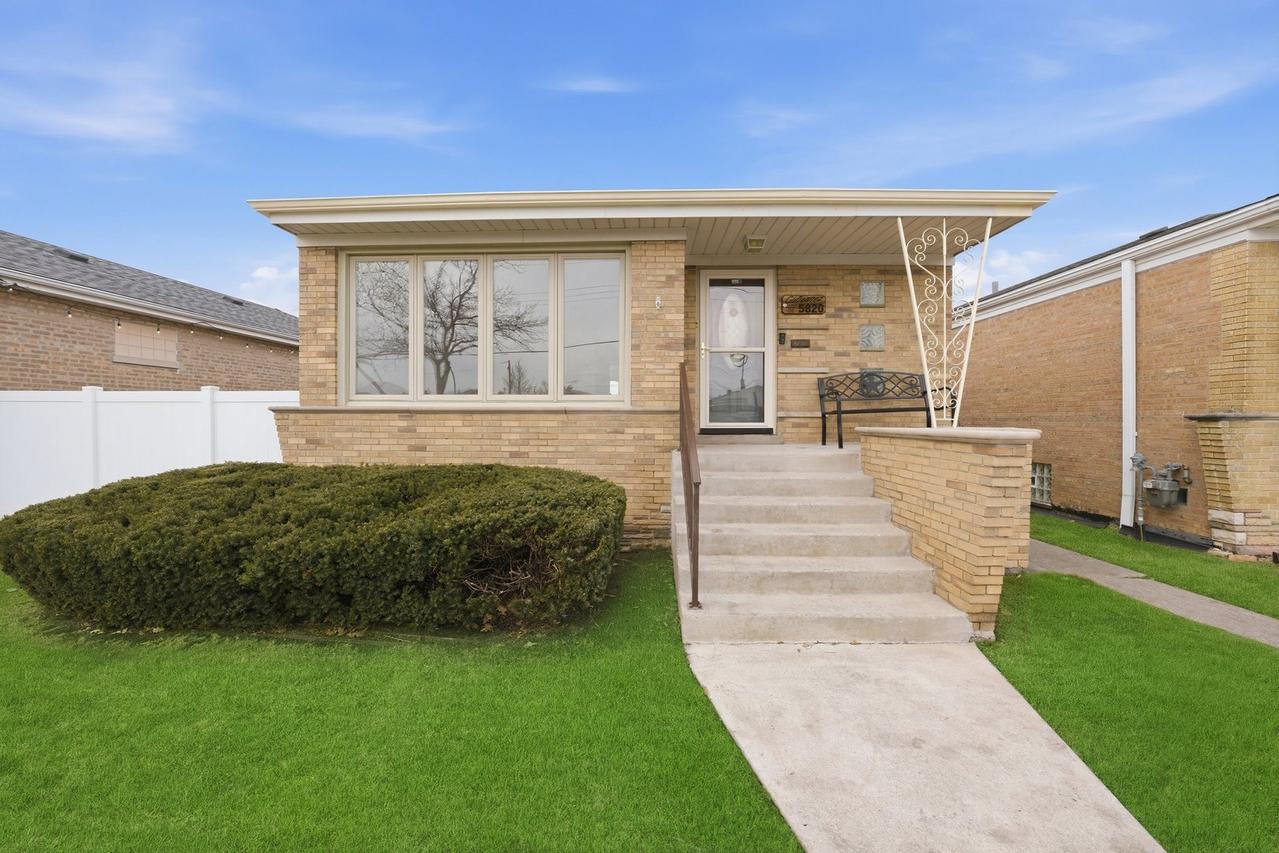 5820 S Narragansett Ave., Chicago, IL 60638