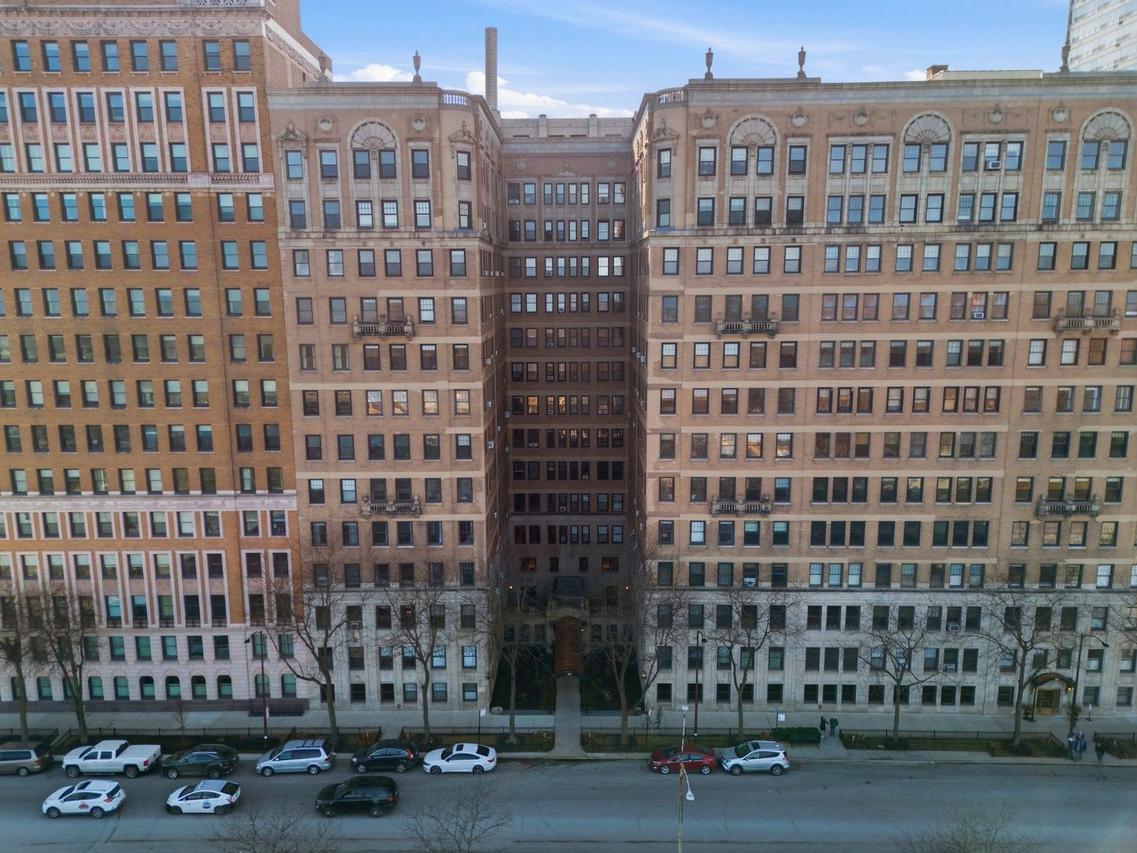 3520 N Lake Shore Dr. #9E, Chicago, IL 60657