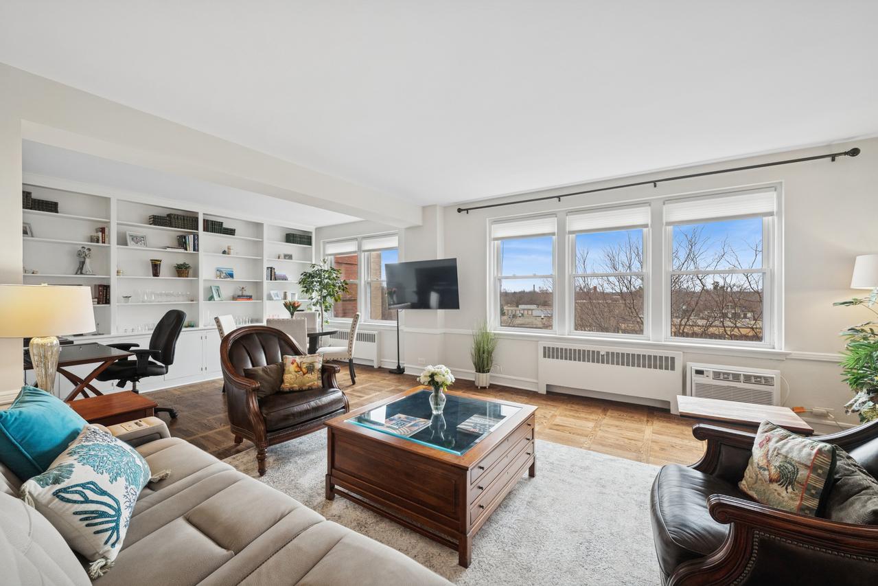 1585 Ridge Ave. #611, Evanston, IL 60201