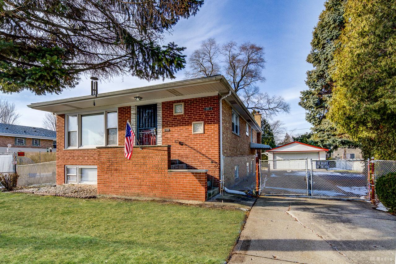 10912 Princess Ave., Chicago Ridge, IL 60415