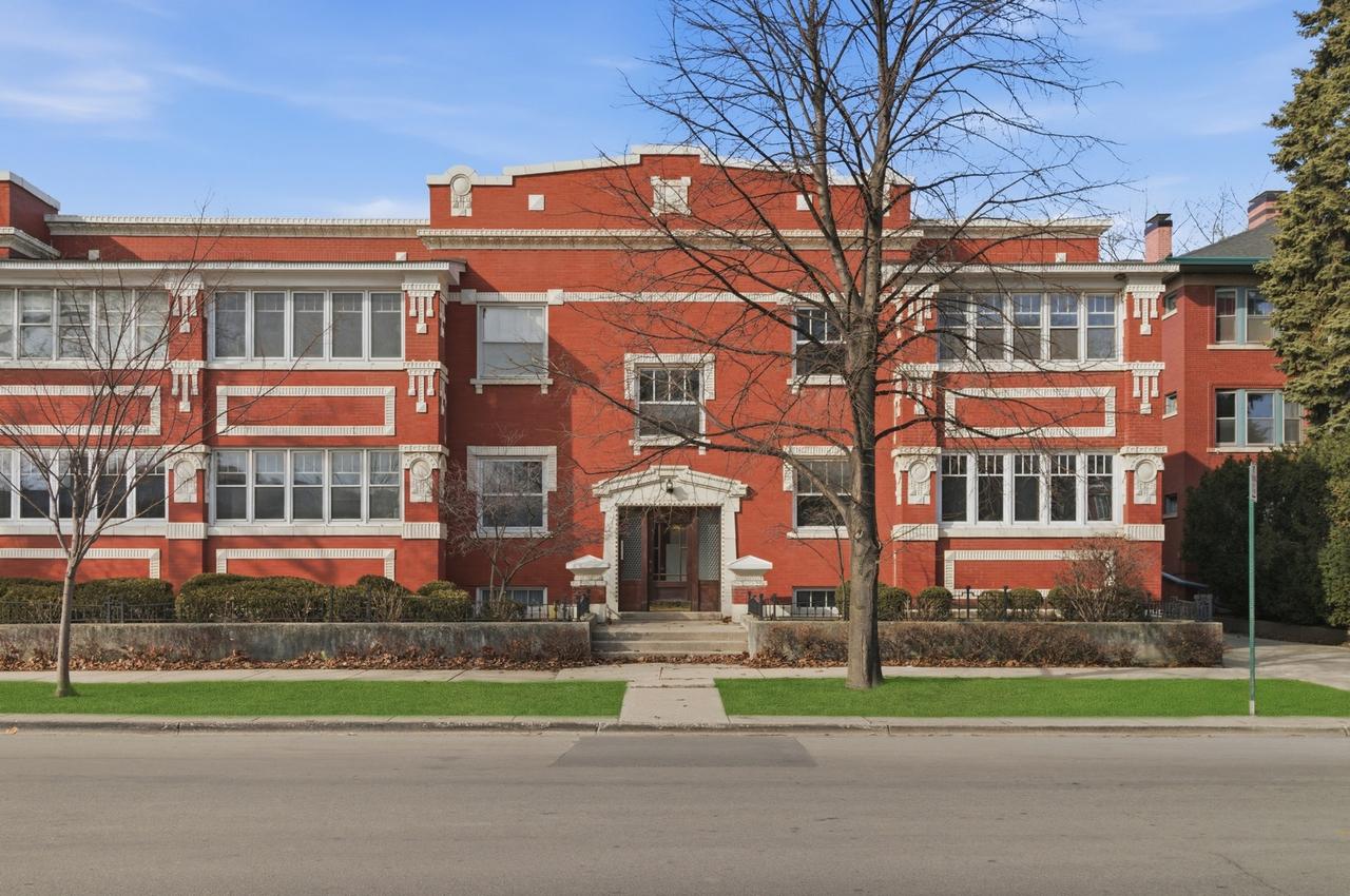139 N Ridgeland Ave. #2, Oak Park, IL 60302