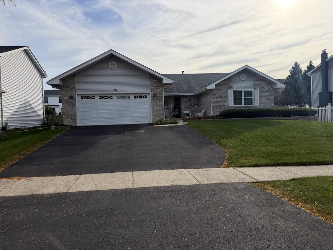 179 Farmgate Dr., Schaumburg, IL 60193
