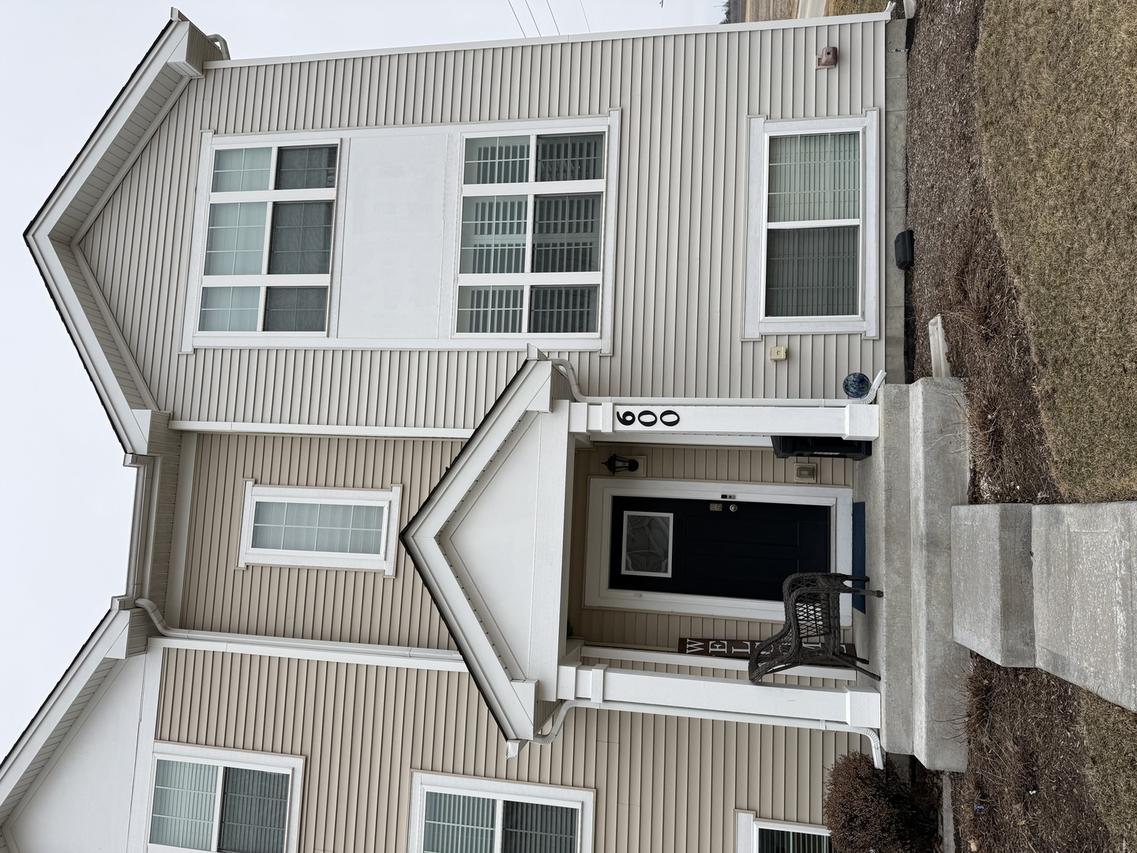 600 Spring Leaf Dr., Joliet, IL 60431