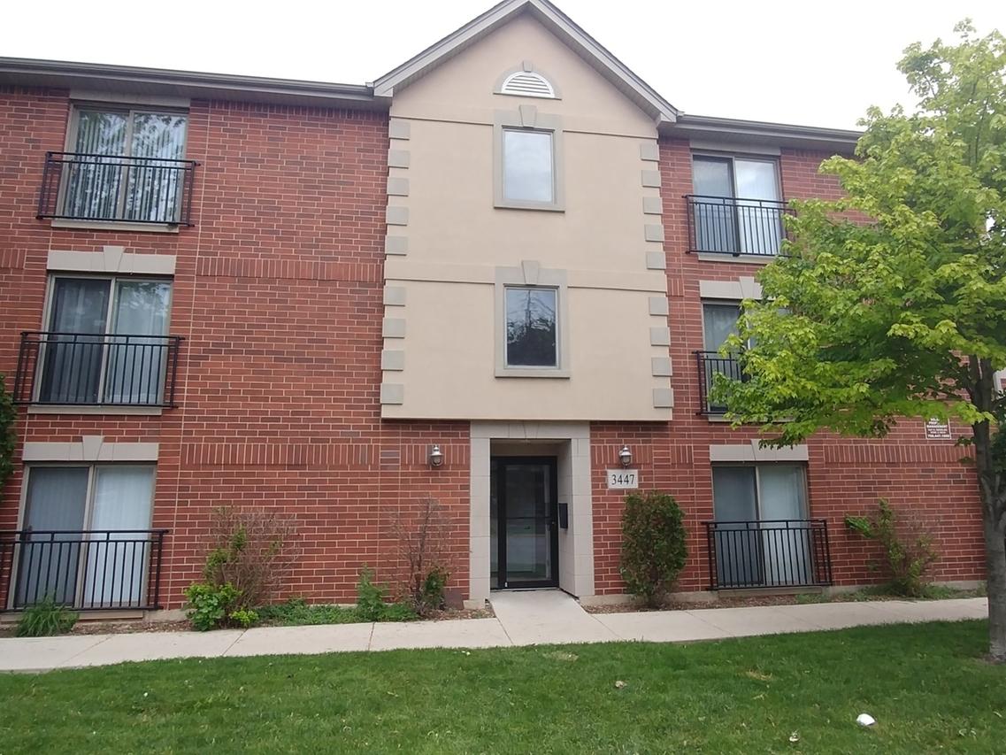 3447 S Ridgeland Ave. #103, Berwyn, IL 60402