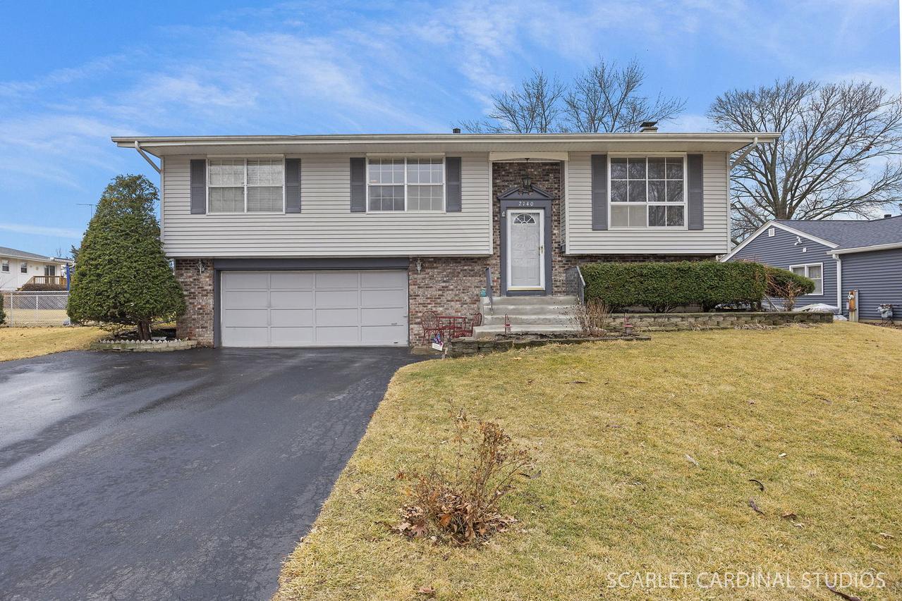 2140 Sandburg Dr., Aurora, IL 60506