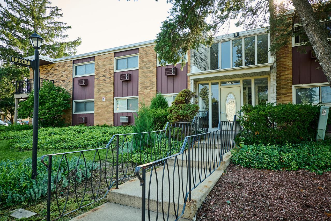 1320A Lore Ln. #101, Lombard, IL 60148