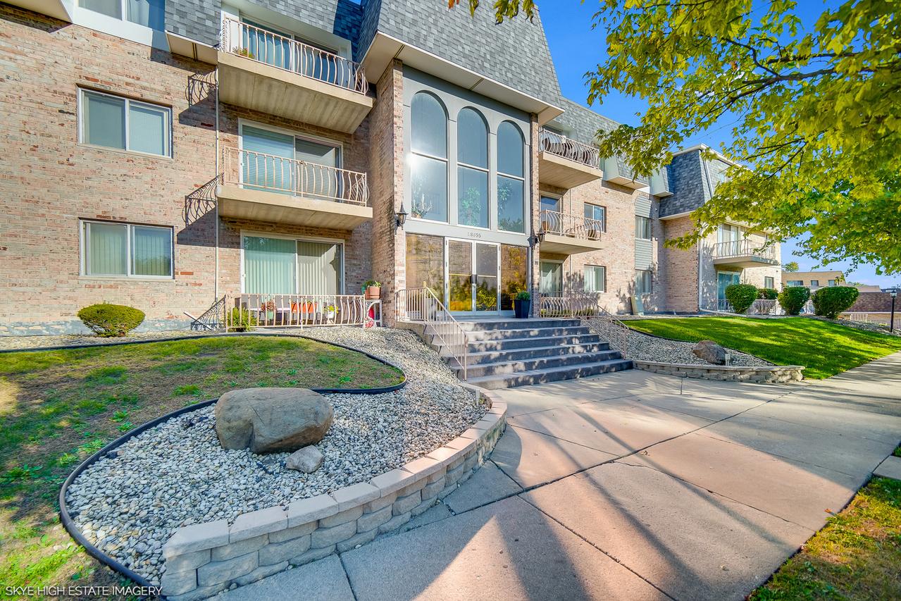 18855 Burnham Ave. #234, Lansing, IL 60438