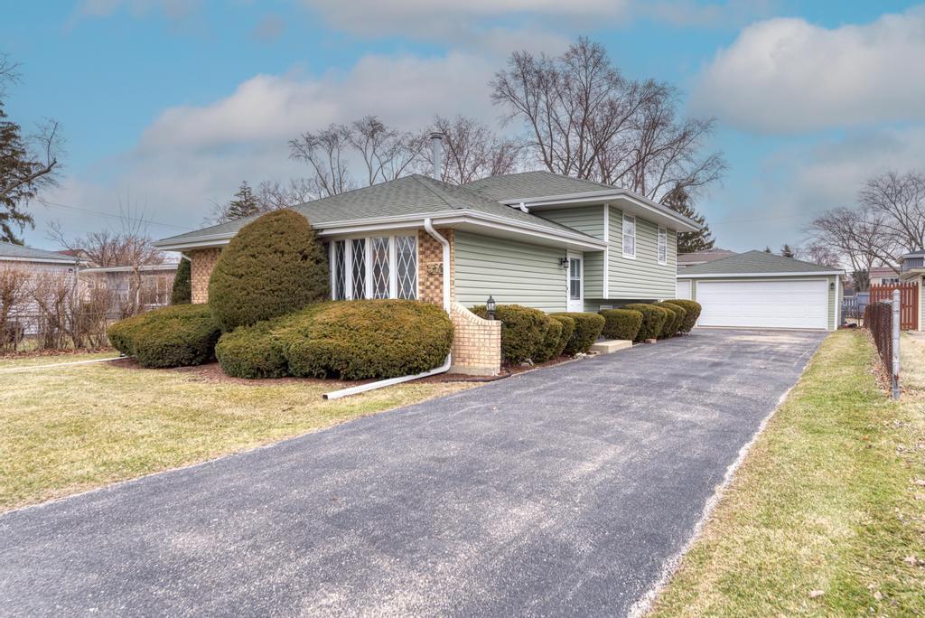 551 N Vista Ave., Lombard, IL 60148