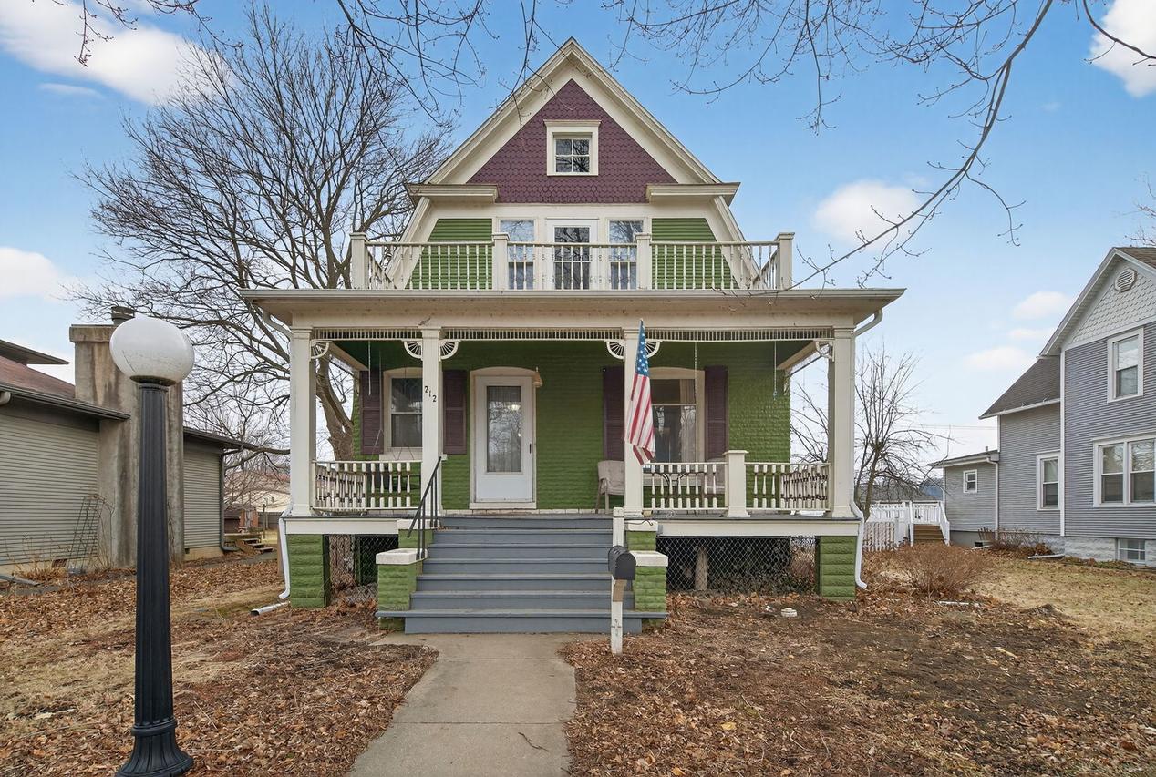 212 N Pine St., Momence, IL 60954