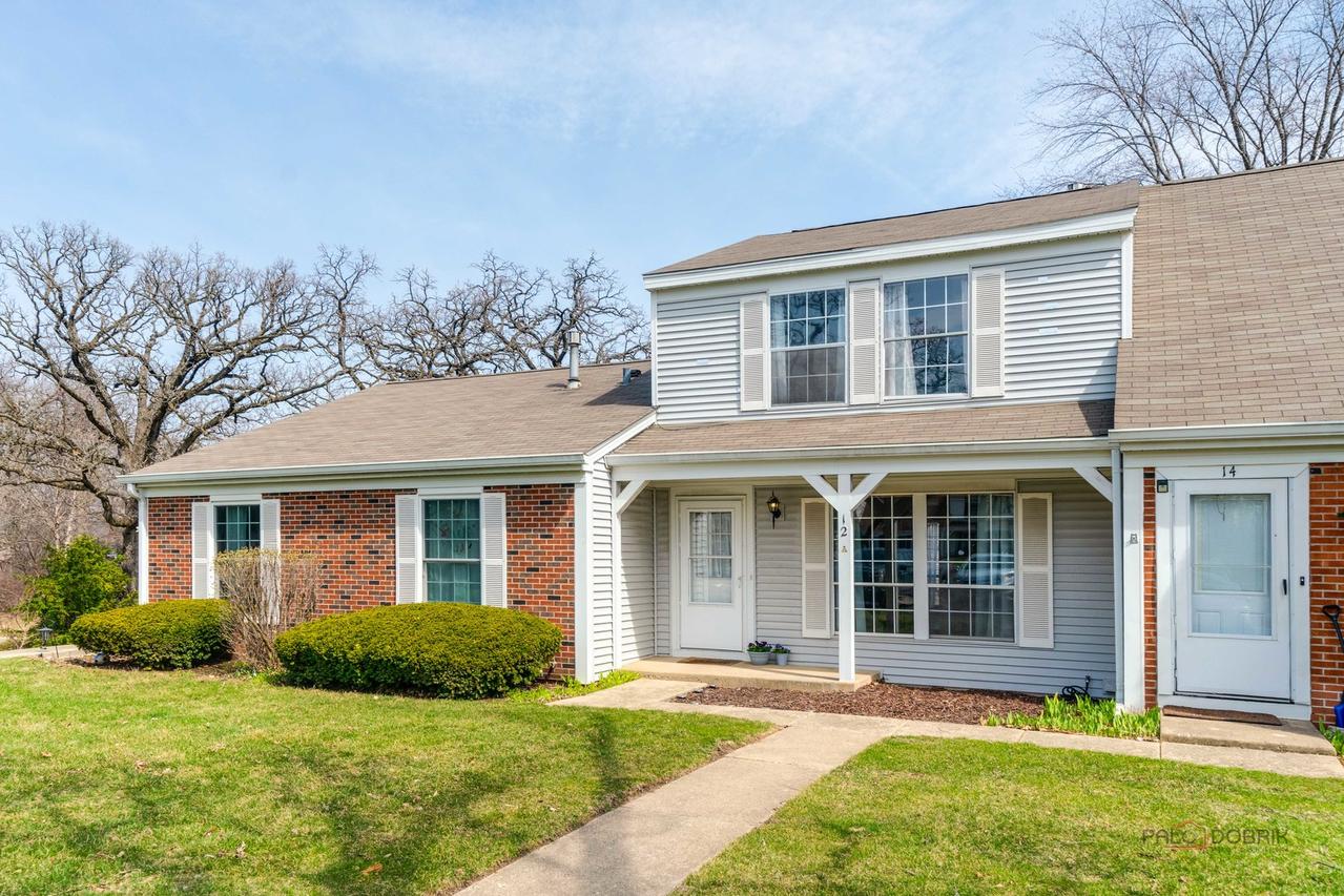 12 Oak Valley Dr., Cary, IL 60013