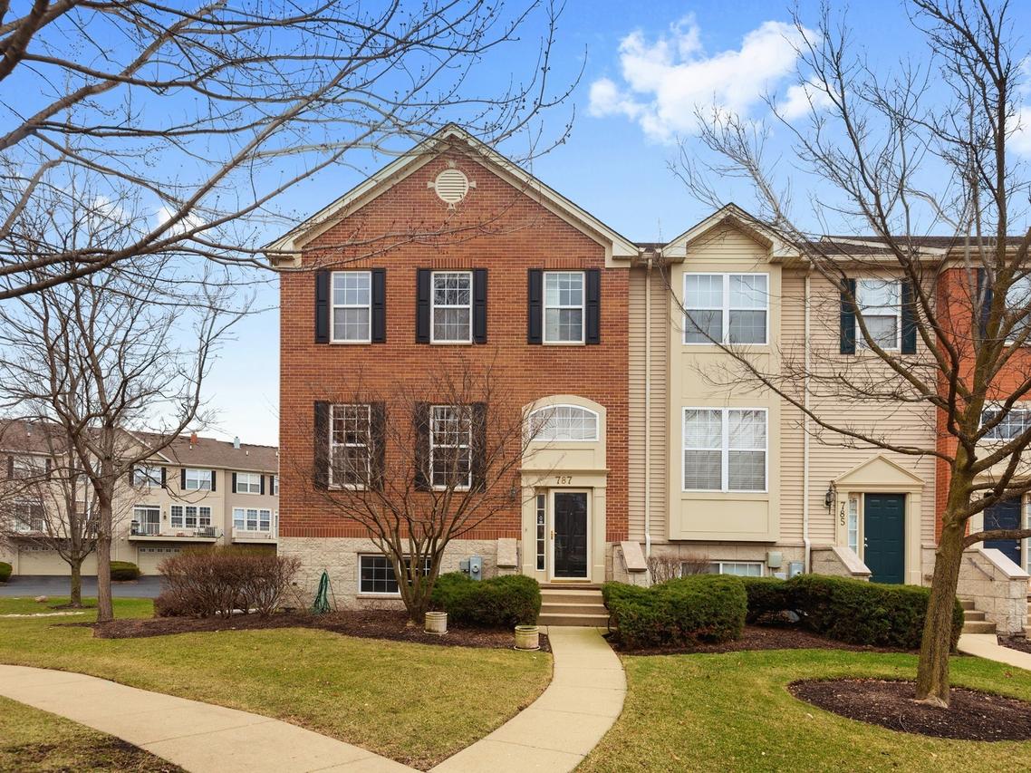 787 Thornbury Ct., Bartlett, IL 60103