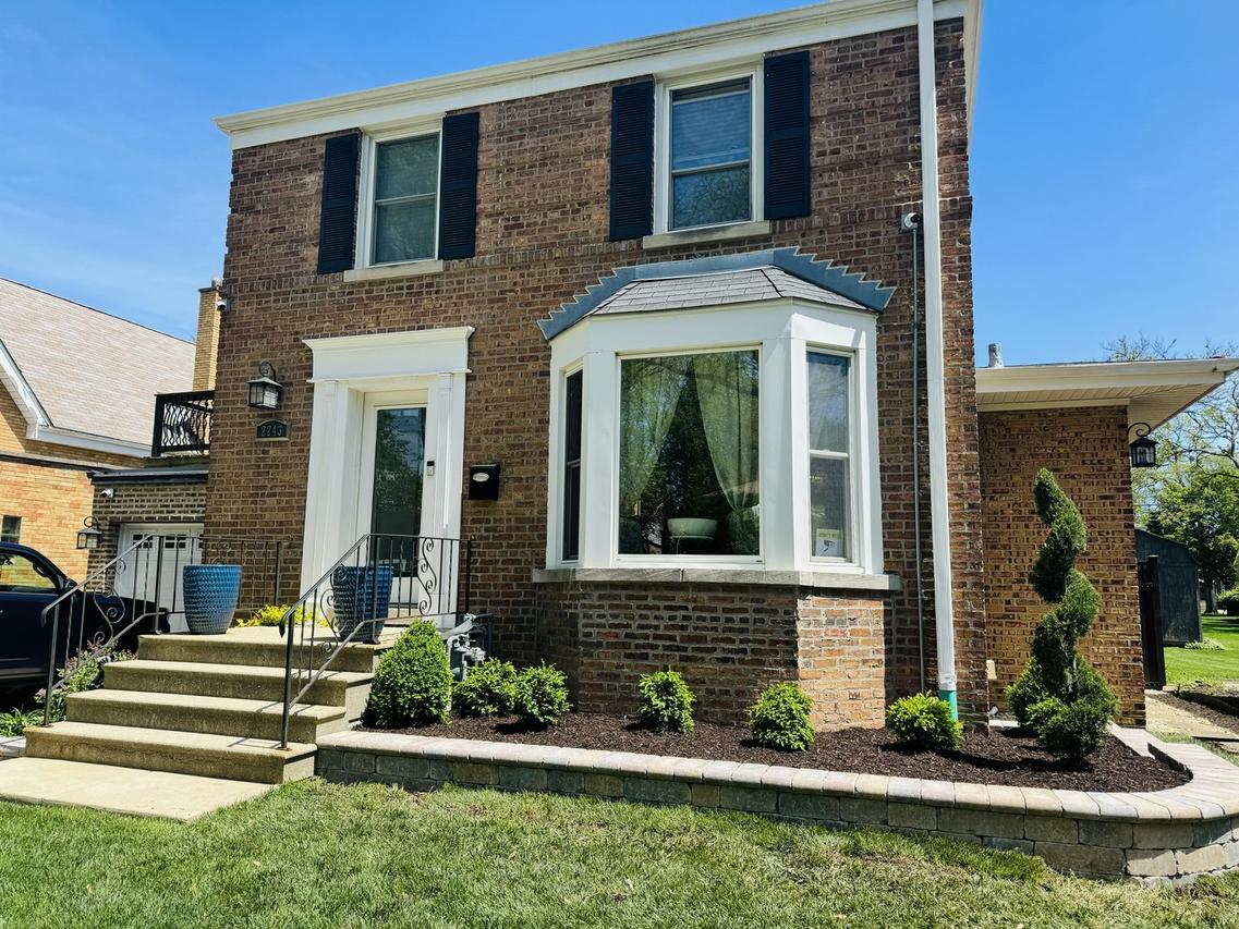 2243 S 3rd Ave., Riverside, IL 60546