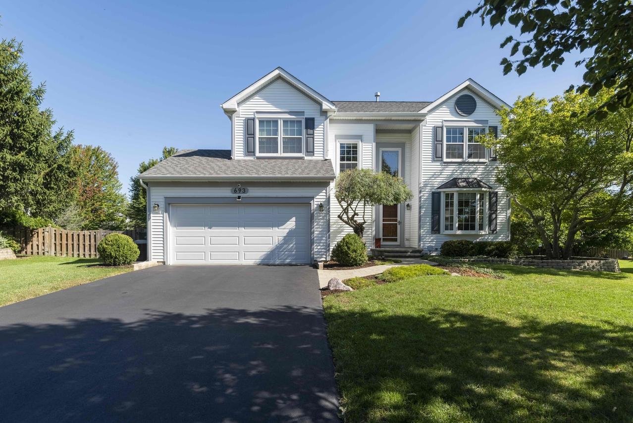 693 Providence Ln., Lindenhurst, IL 60046