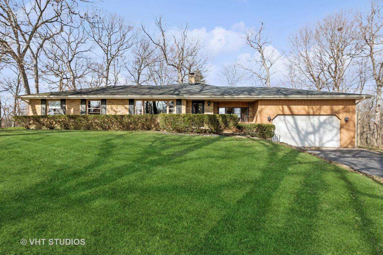 412 Warwick Rd., Tower Lakes, IL 60010