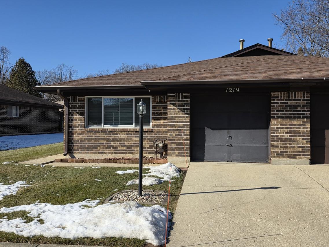 [Address Hidden by Seller], Streamwood, IL 60107