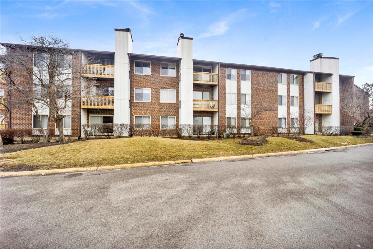 3085 Pheasant Creek Dr. #212, Northbrook, IL 60062