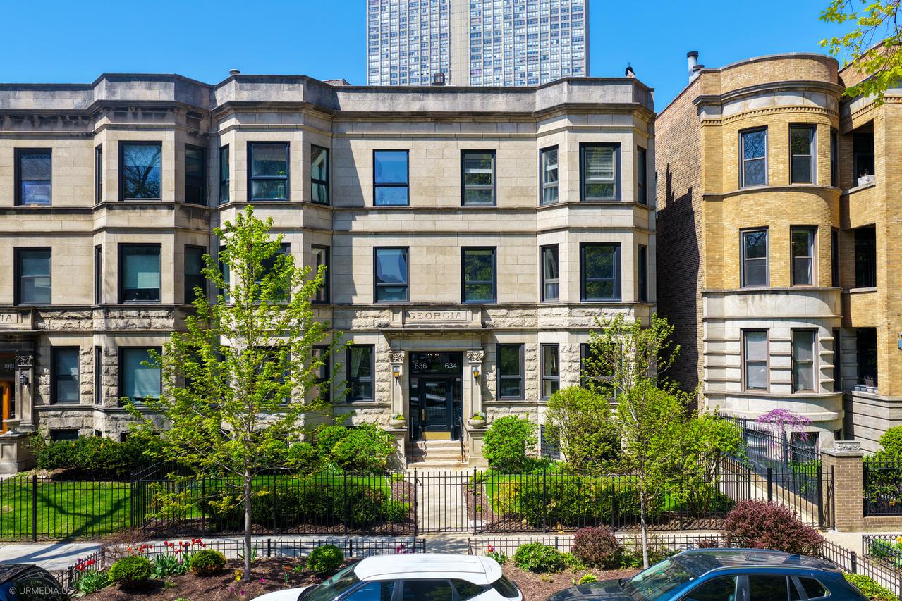 634 W Grace St. #1E, Chicago, IL 60613