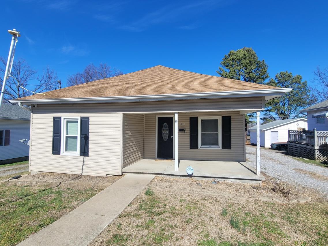 1211 E Elm St., West Frankfort, IL 62896