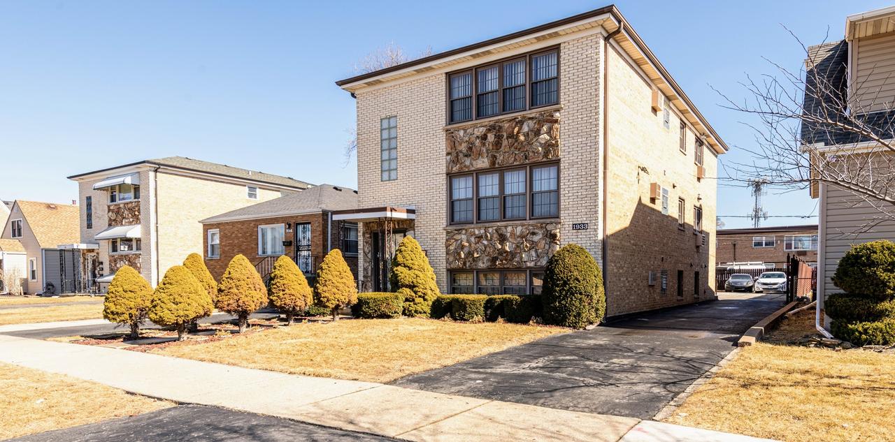 1933 N 18th Ave., Melrose Park, IL 60160