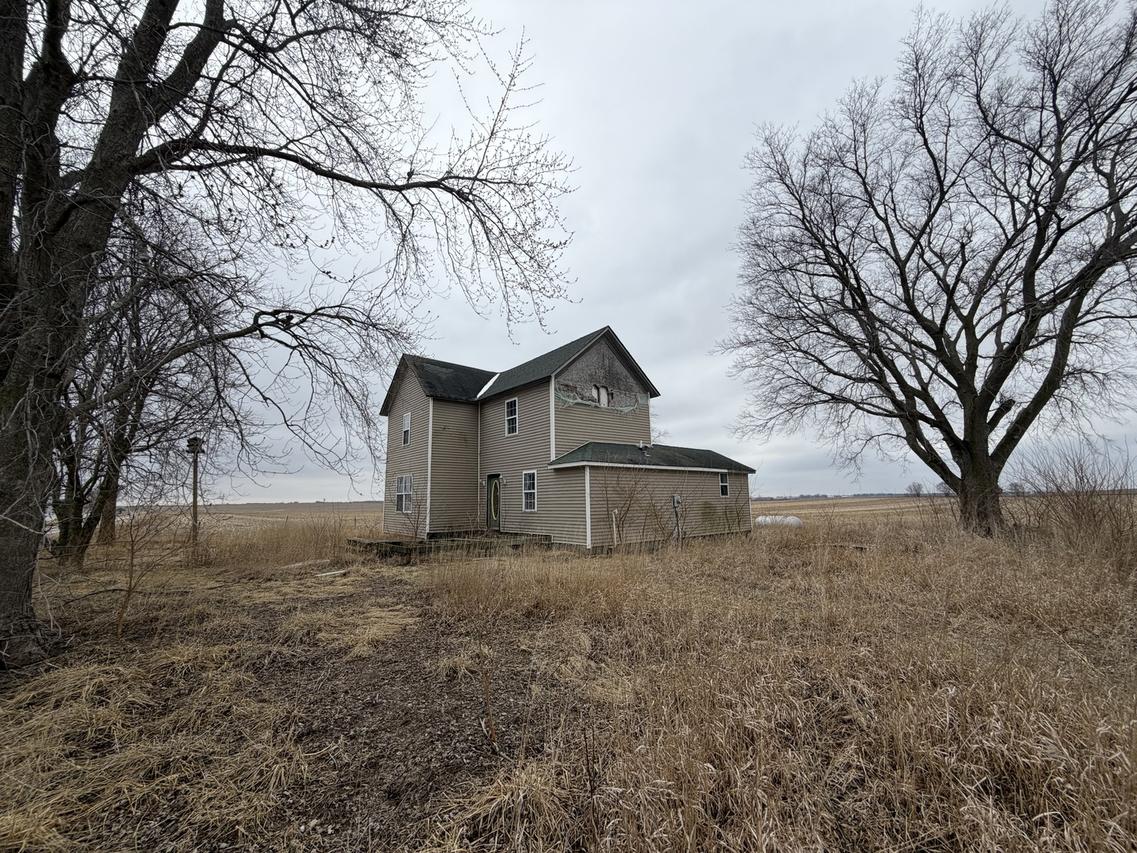 10312 N County Road 3850, Mason City, IL 62664