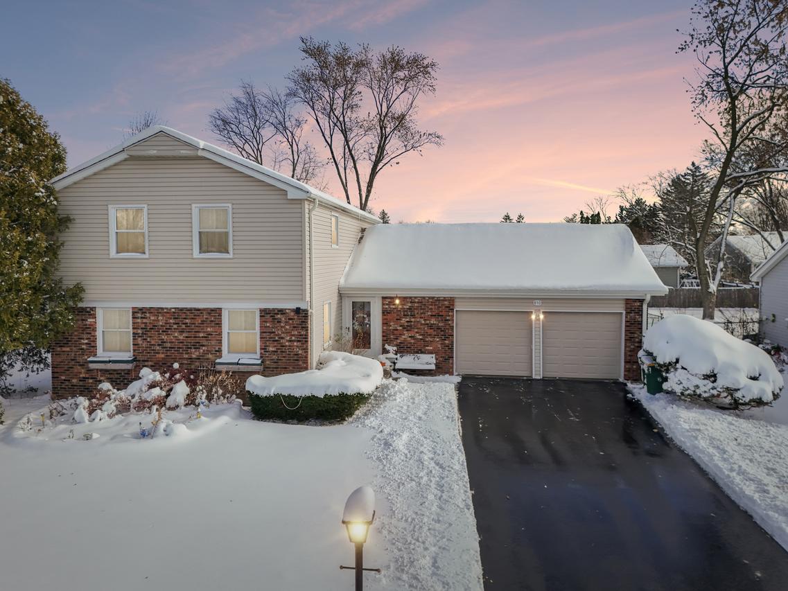 810 Silver Rock Ln., Buffalo Grove, IL 60089