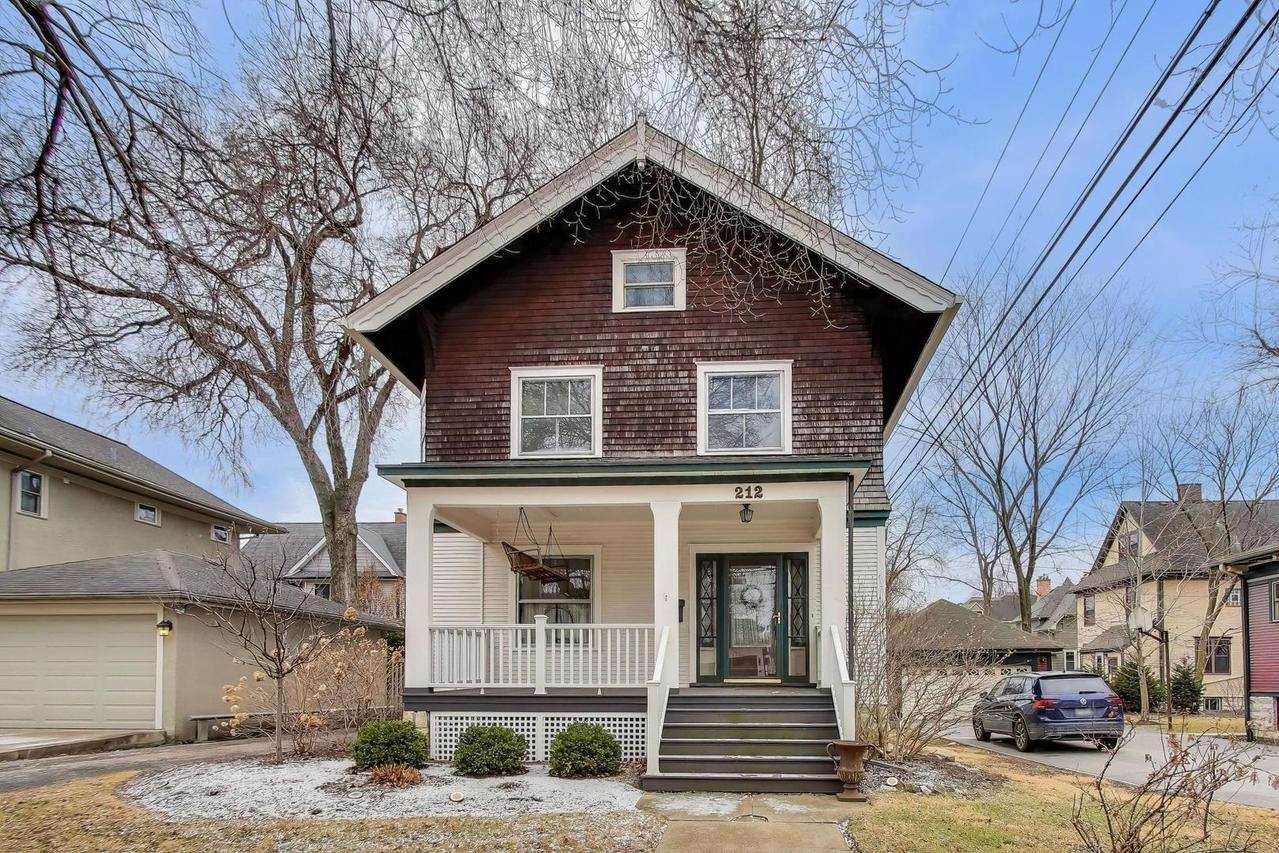 212 E Elm Ave., La Grange, IL 60525