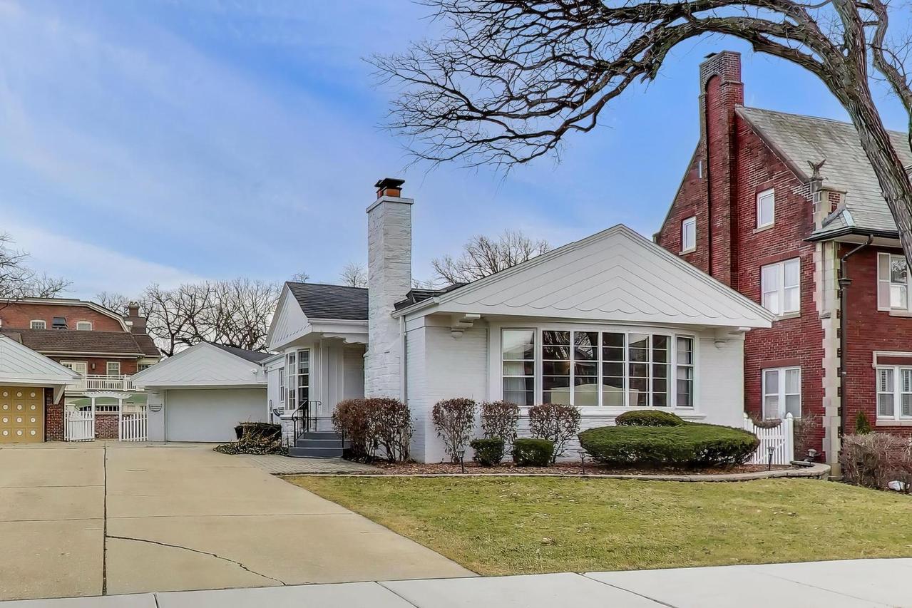 9825 S Winchester Ave., Chicago, IL 60643