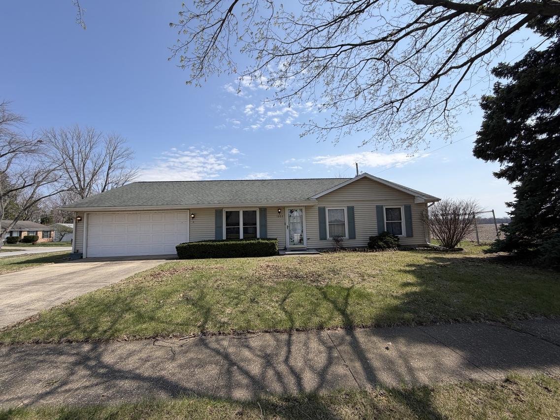 1002 Goldenview Dr., Champaign, IL 61821