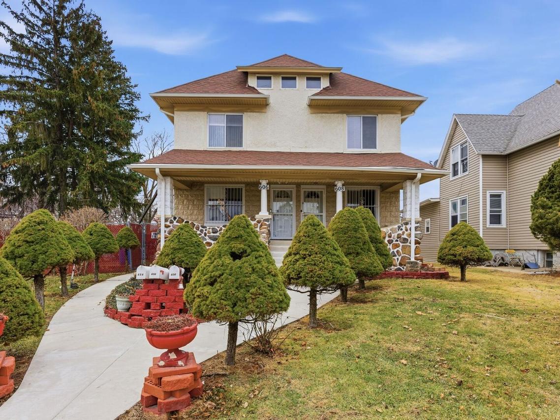606 N 8th Ave., Maywood, IL 60153