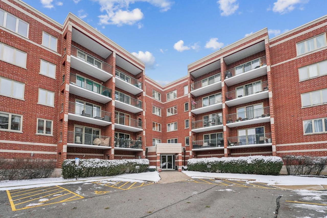 6461 W Warner Ave. #311, Chicago, IL 60634