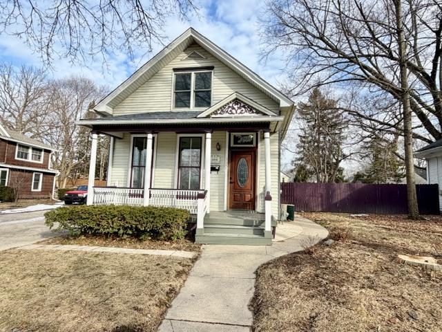 115 N Porter St., Elgin, IL 60120