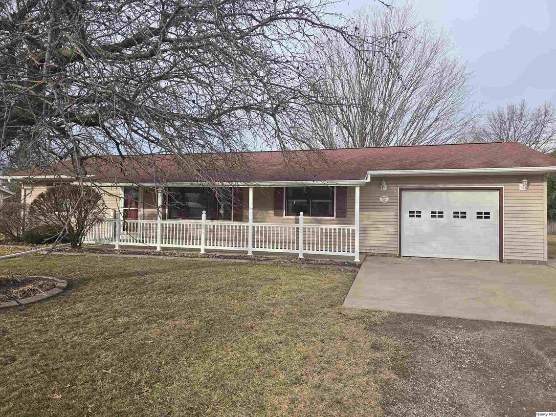 239 Rogers Rd., Carthage, IL 62321
