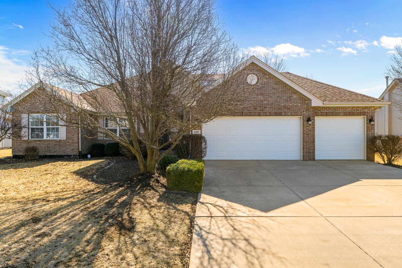 820 W Locust Ln., Peotone, IL 60468