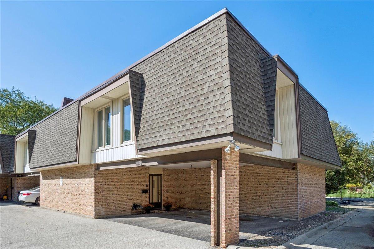 1955 Tanglewood Dr. #H, Glenview, IL 60025