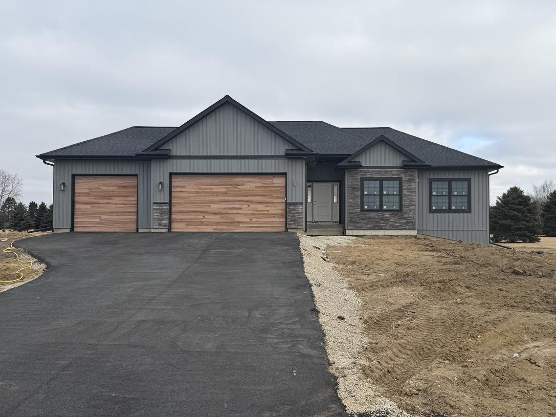 10398 E Clara Ave., Rochelle, IL 61068