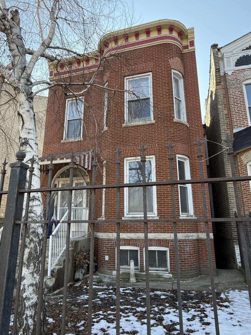 2831 W Congress Pkwy., Chicago, IL 60612