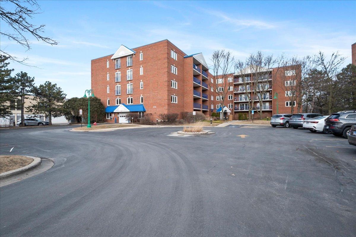 6755 N Milwaukee Ave. #404, Niles, IL 60714