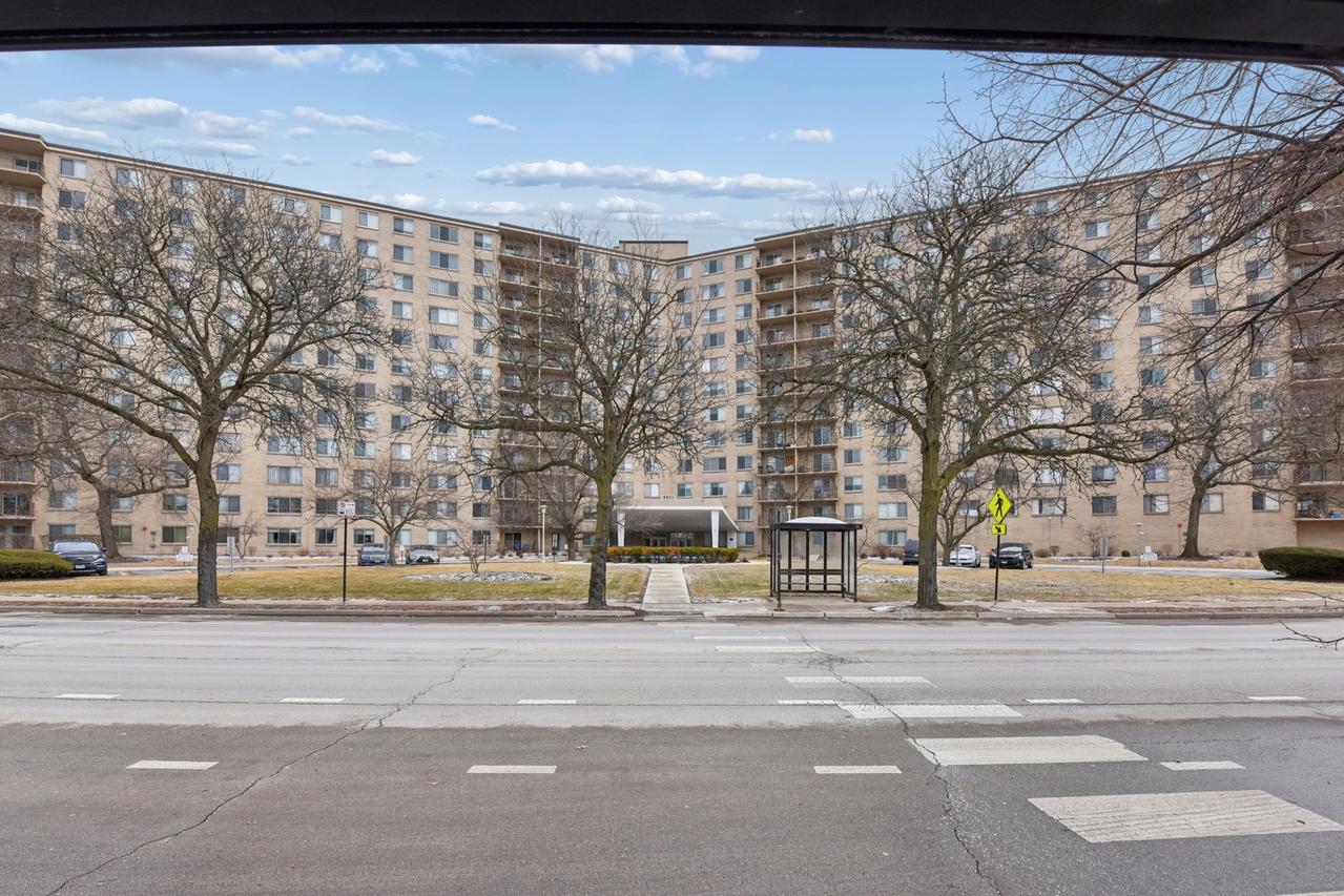 6933 N Kedzie Ave. #603, Chicago, IL 60645