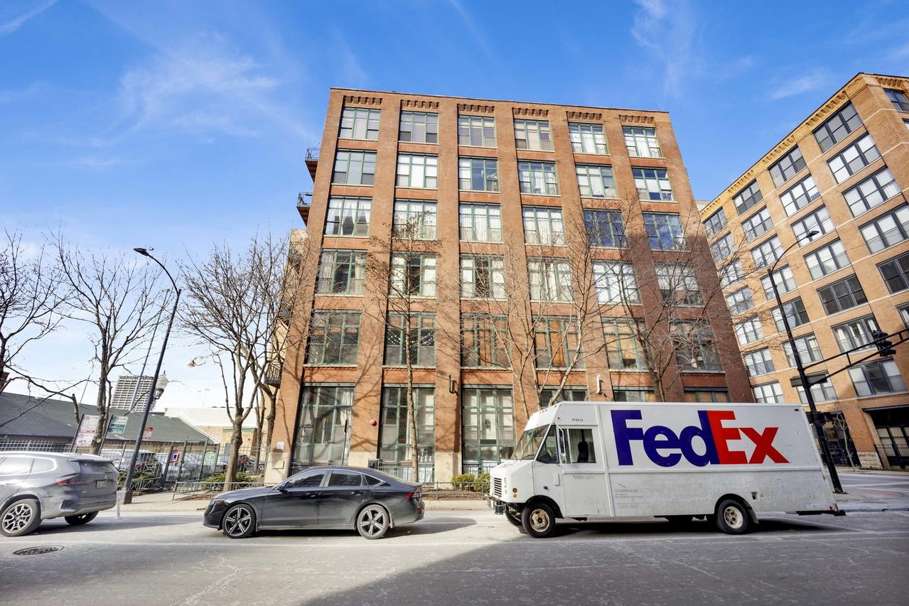 701 W Jackson Blvd. #402, Chicago, IL 60661