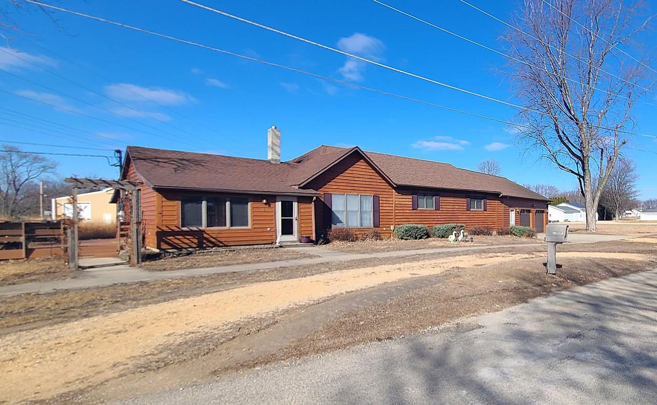 104 N East Ave., Amboy, IL 61310