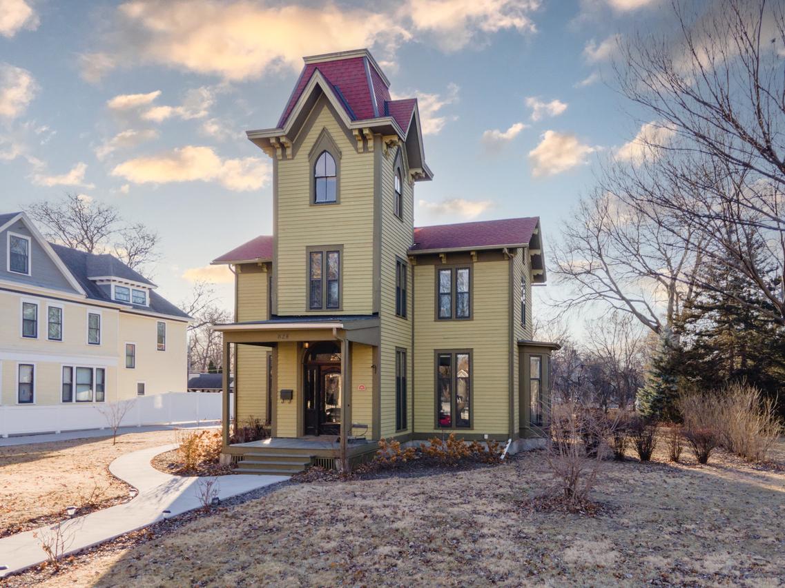 824 20th St., Rock Island, IL 61201