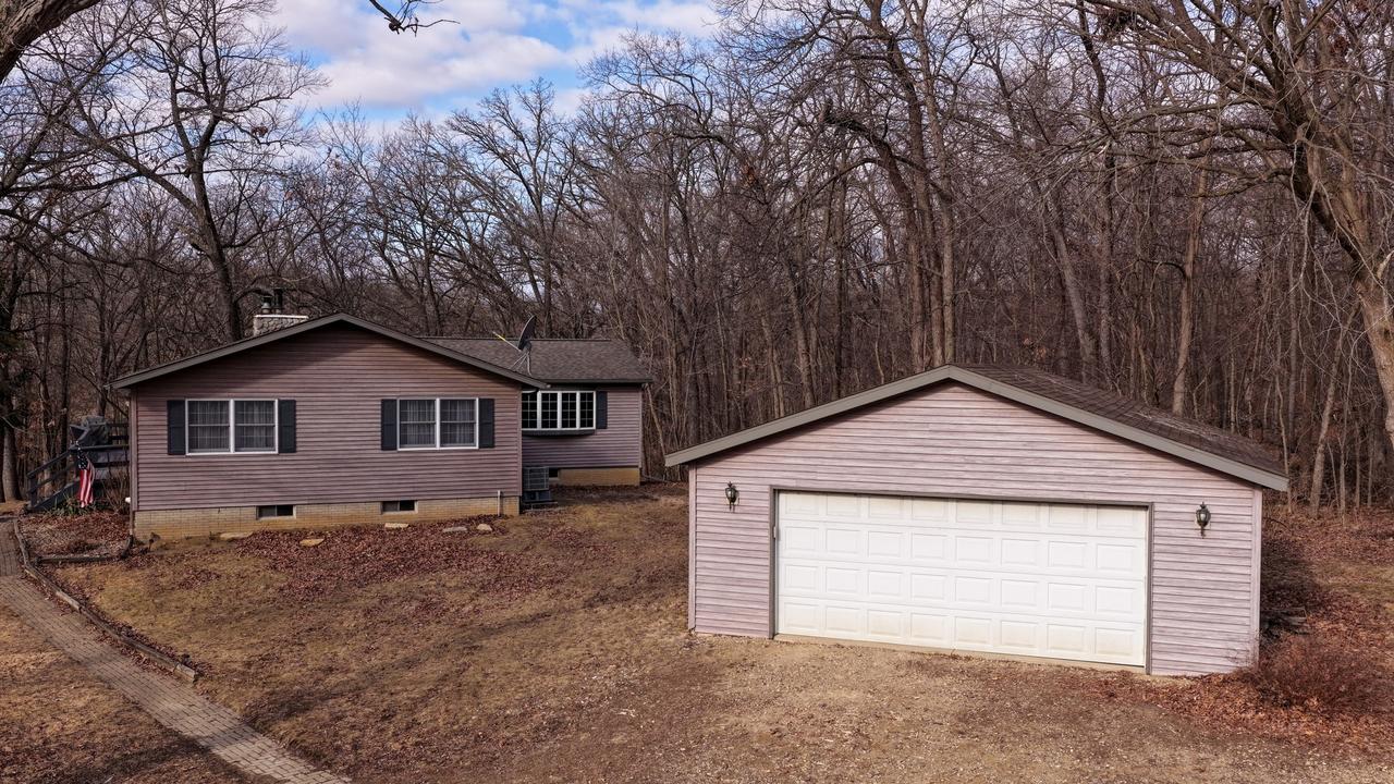 55 Fair Oaks Dr., Putnam, IL 61560