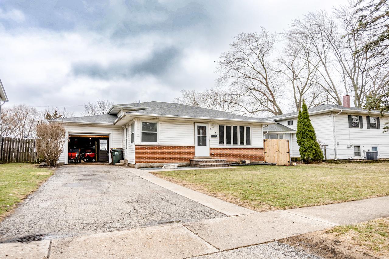 213 N Idlewild Ave., Mundelein, IL 60060