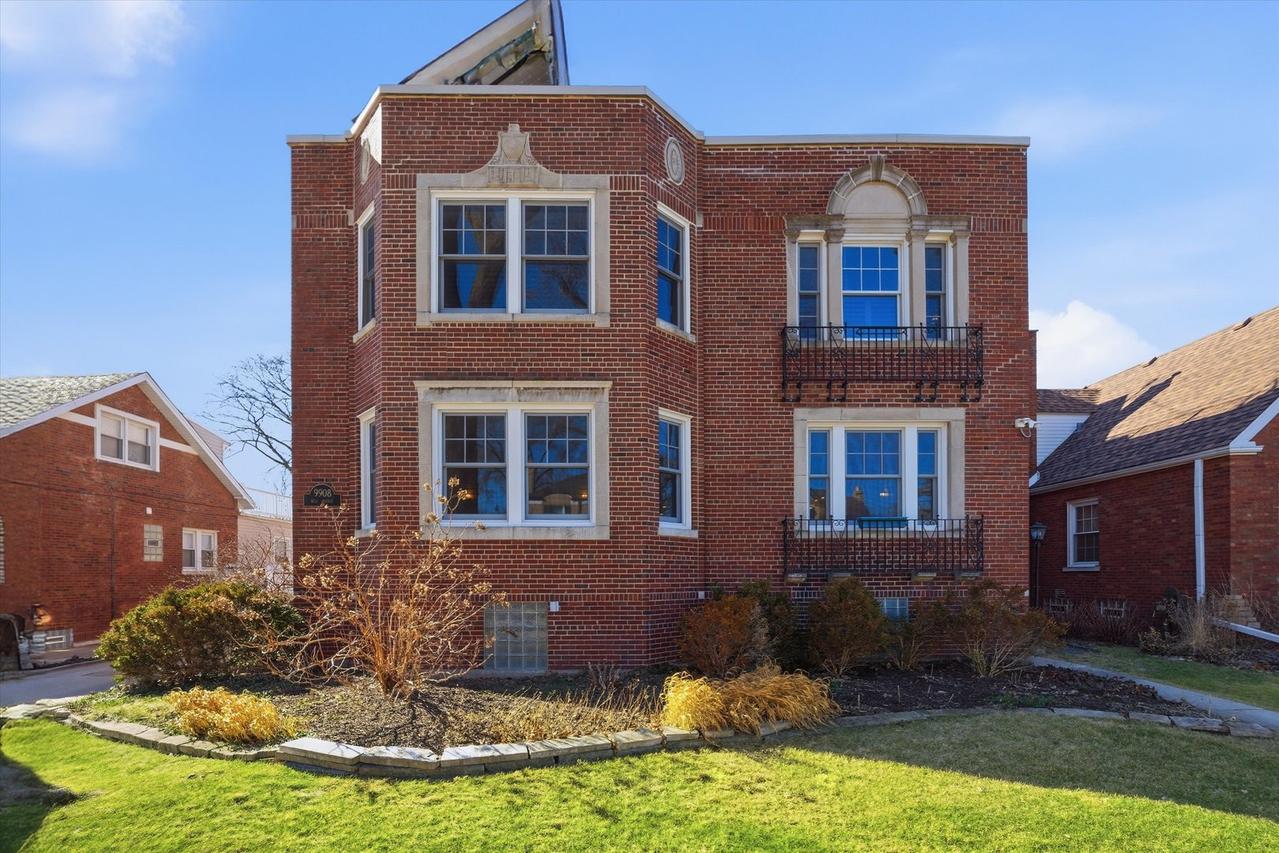 9908 S Bell Ave., Chicago, IL 60643