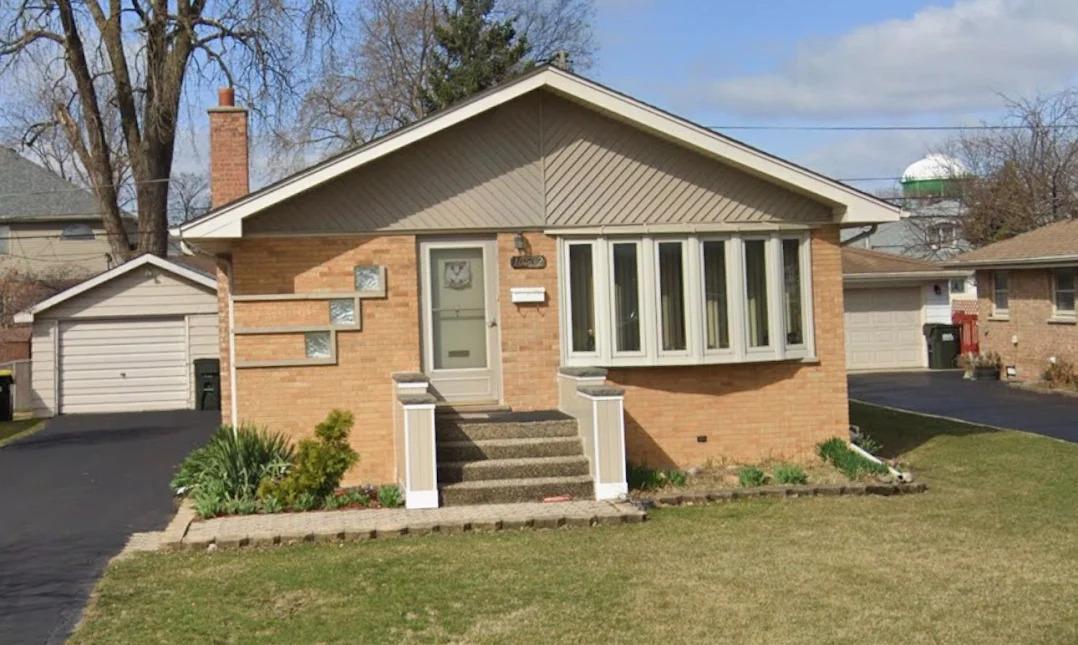 10532 Oak Ave., Chicago Ridge, IL 60415